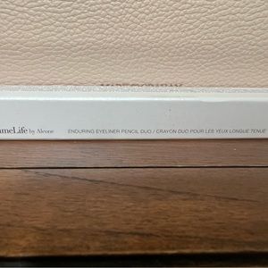 ENDURING EYELINER PENCIL DUO. Work hard play hard